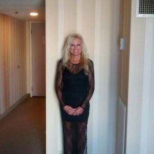 Meet your Posher, Debbie